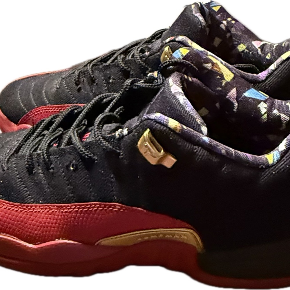 Jordan retro Black and Red Sneakers - Picture 3 of 5